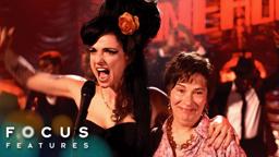 Amy Winehouse Wins a Grammy