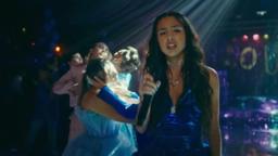 Olivia Rodrigo – traitor (live from SOUR prom)