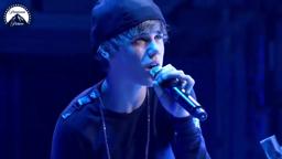 Justin Bieber Sings 'Down To Earth' Live - Full Scene)