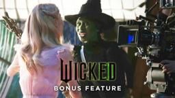 Ariana Grande & Cynthia Erivo Singing Live On Wicked Set